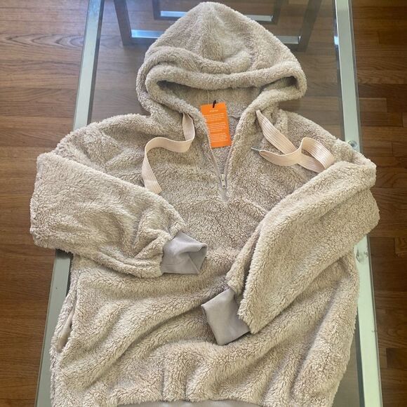NWT fuzzy super soft Sherpa teddy hoodie. Lt tan with elastic cuff & waist - Picture 2 of 7